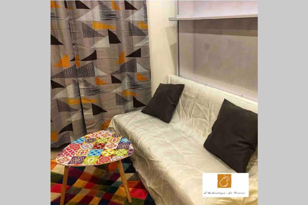 L'Authentique - Le Poirier Apartment Орлеан Екстериор снимка